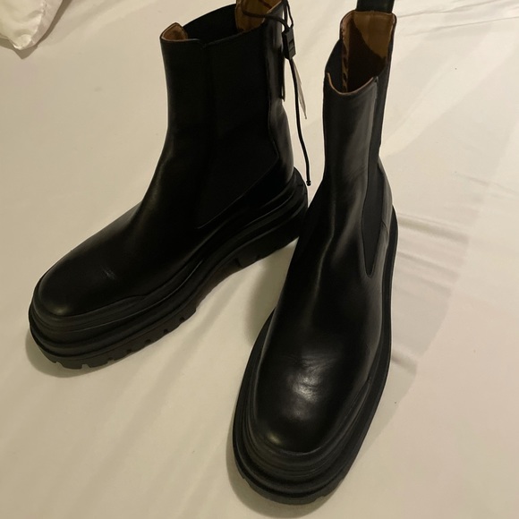 Boots - Picture 4 of 5